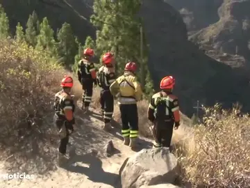 Jesús e Irene vuelven a casa tras ser desalojados en dos ocasiones tras los incendios de Gran Canaria Jesús e Irene vuelven a casa tras ser desalojados en dos ocasiones tras los incendios de Gran Canaria