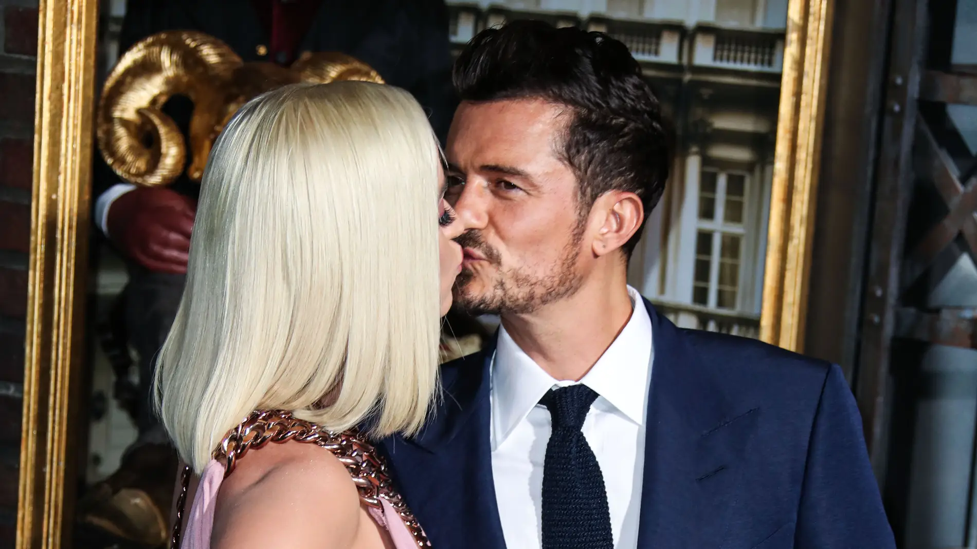 El beso de Katy Perry y Orlando Bloom