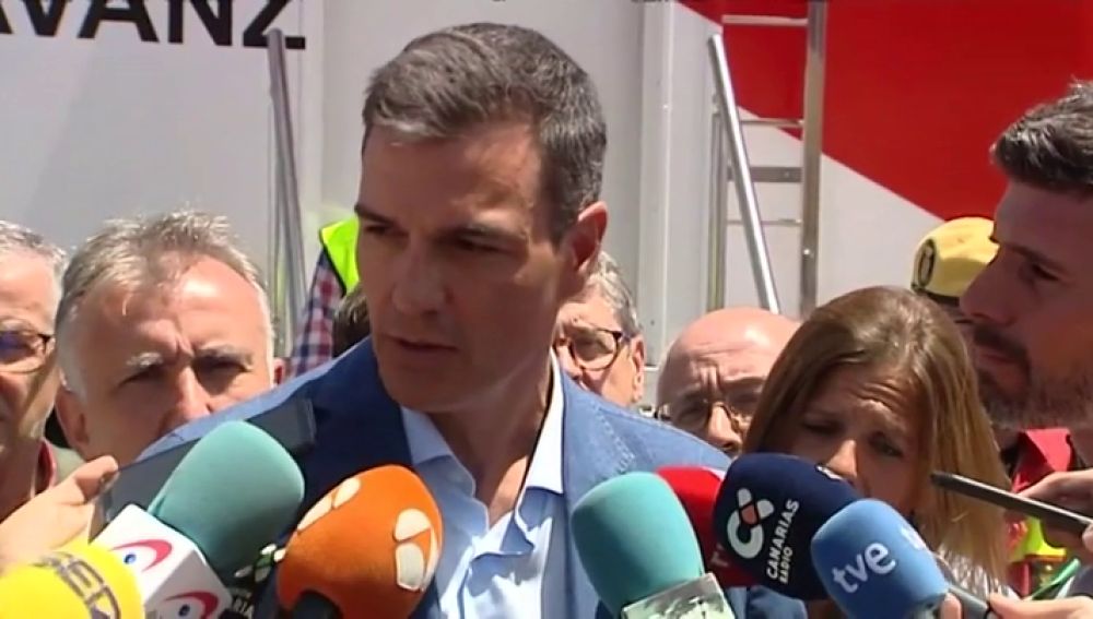 Sánchez evita hablar de la propuesta de Podemos en su visita a Canarias por los incendios 