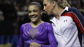 Maggie Haney junto a Lauren Hernandez durante los Juegos Olímpicos 