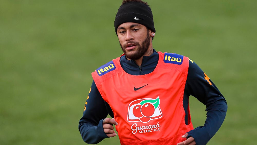 Neymar entrenando