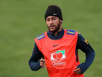 Neymar entrenando Neymar entrenando