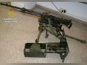 Detenido un hombre por circular con un fusil de guerra sin licencia Detenido un hombre por circular con un fusil de guerra sin licencia