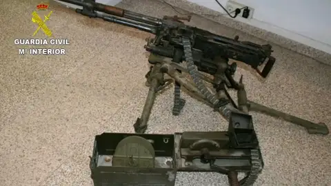 Detenido un hombre por circular con un fusil de guerra sin licencia Detenido un hombre por circular con un fusil de guerra sin licencia