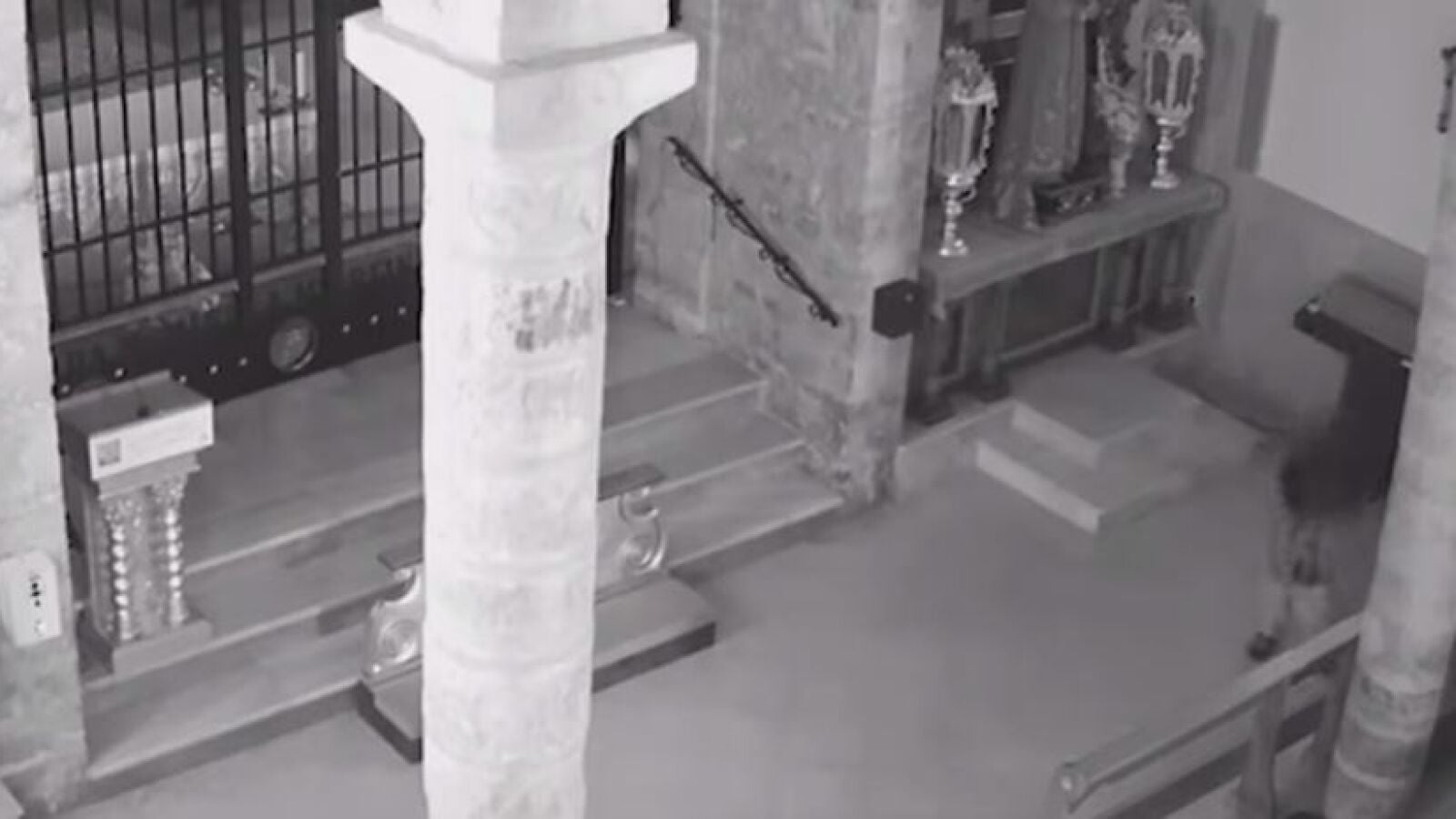 Investigan a un joven por defecar en un santuario y esparcir las heces sobre el Cristo de Medinaceli