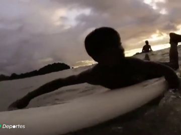 El surf, la única salida de los niños colombianos ante la violencia y la droga 