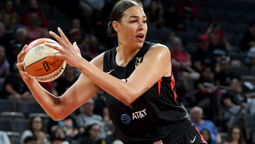 Liz Cambage en un partido de la WNBA