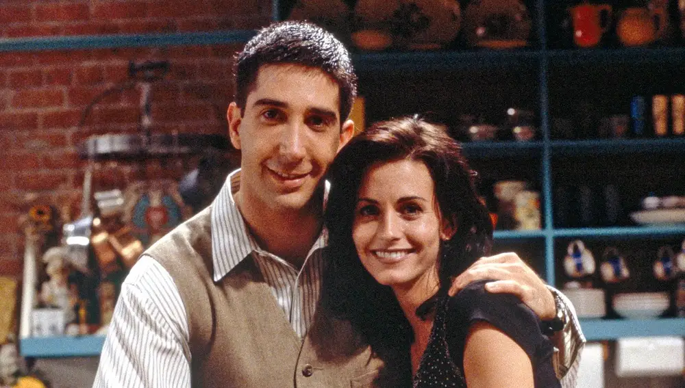 David Schwimmer y Courteney Cox como Ross y Monica en 'Friends'