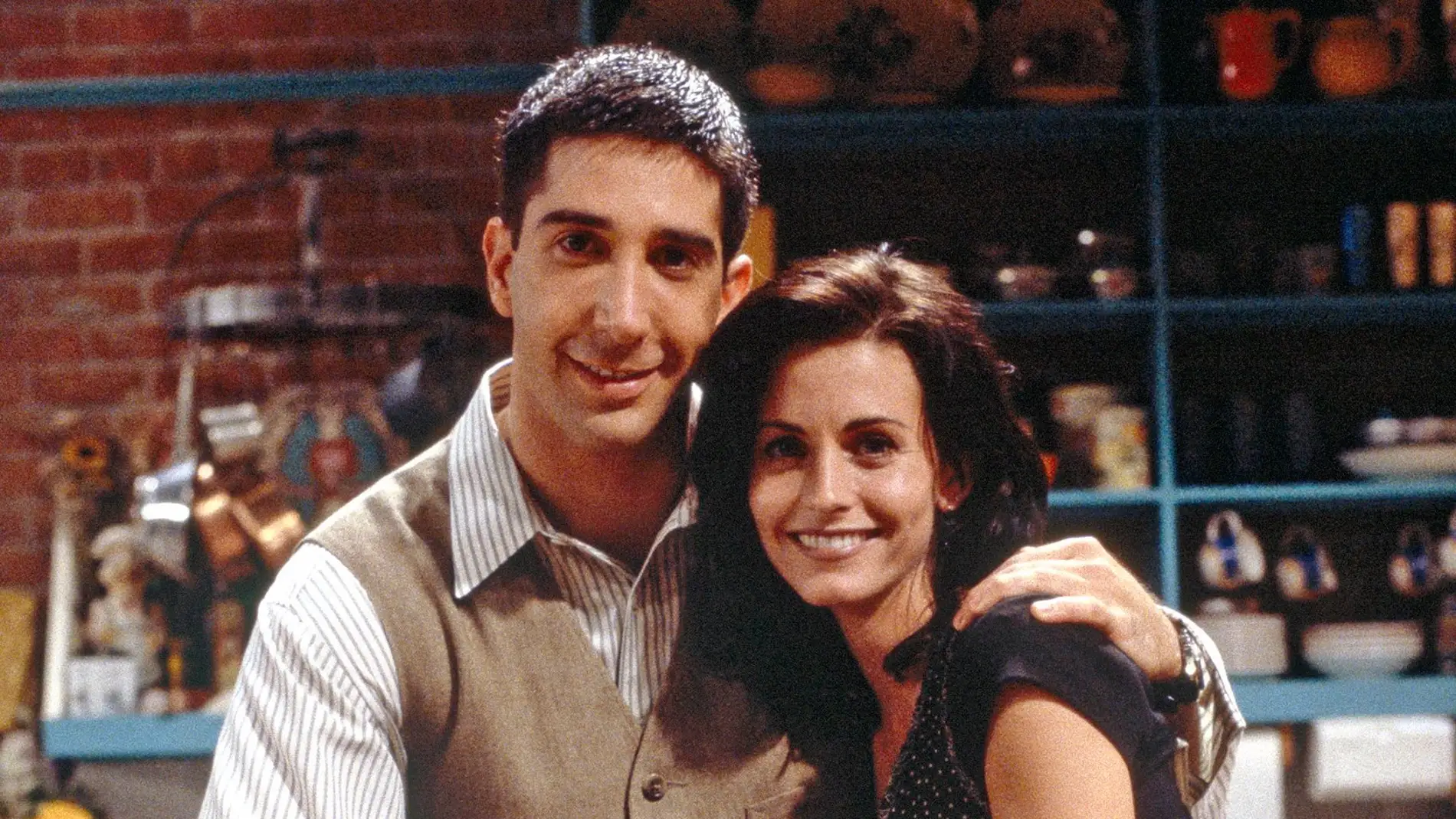 David Schwimmer y Courteney Cox como Ross y Monica en 'Friends'