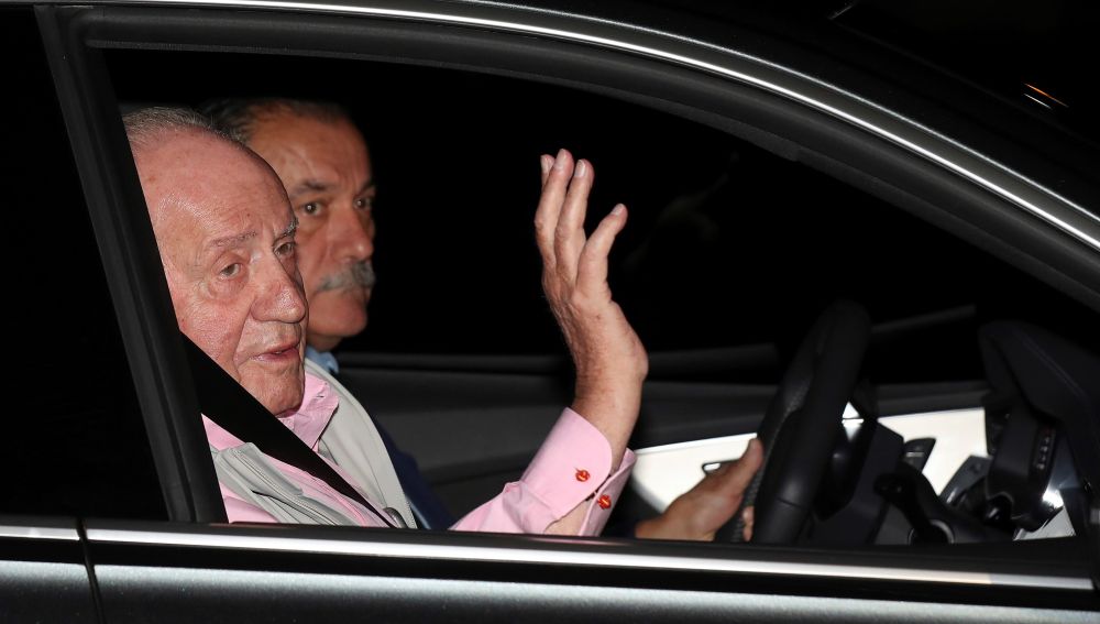 El rey Juan Carlos ingresa en el hospital: "Me veréis a la salida"