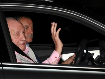 El rey Juan Carlos ingresa en el hospital: "Me veréis a la salida" El rey Juan Carlos ingresa en el hospital: "Me veréis a la salida"