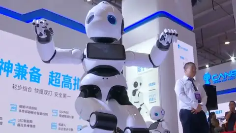 Robot presentado en la Conferencia Mundial de Robots en China Robot presentado en la Conferencia Mundial de Robots en China