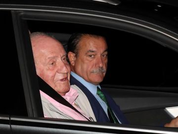 El rey Juan Carlos a su llegada a la clínica Quirón