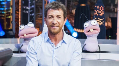 Reencuentro efusivo: La locura invade a Pablo Motos y su equipo mientras preparan la nueva temporada de 'El Hormiguero 3.0'