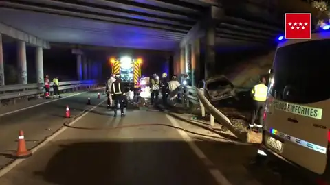 Muere un hombre carbonizado tras estrellar su vehículo contra un pilar de la AP-6 Muere un hombre carbonizado tras estrellar su vehículo contra un pilar de la AP-6