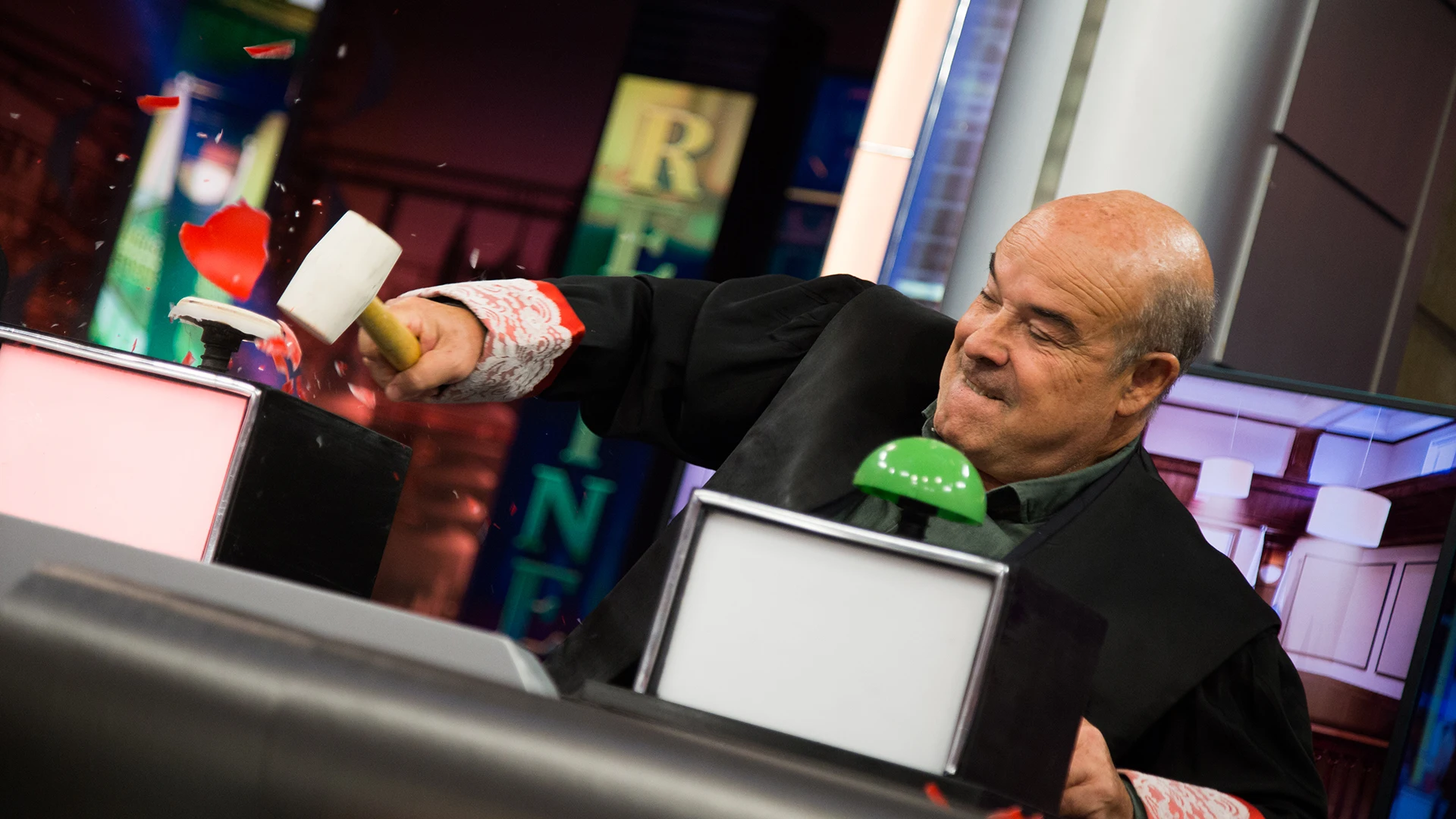 Antonio Resines estrena su rompedora sección en la nueva temporada de 'El Hormiguero 3.0' Antonio Resines estrena su rompedora sección en la nueva temporada de 'El Hormiguero 3.0'