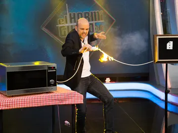 Jandro sorprende a Luis Tosar con una magia llena de palomitas en 'El Hormiguero 3.0' Jandro sorprende a Luis Tosar con una magia llena de palomitas en 'El Hormiguero 3.0'