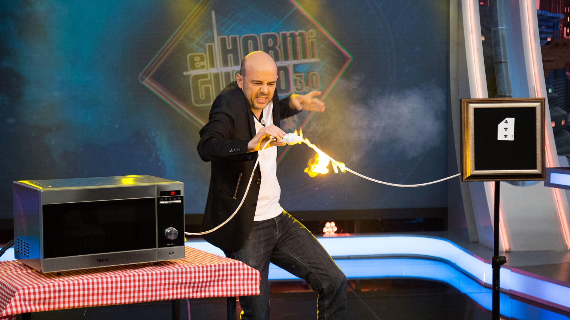 Jandro sorprende a Luis Tosar con una magia llena de palomitas en 'El Hormiguero 3.0'