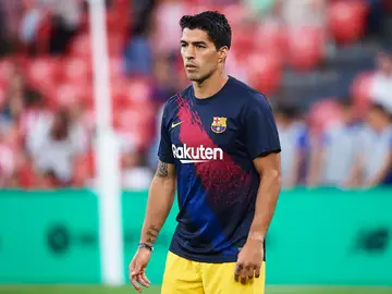 Luis Suárez calienta antes de jugar un partido Luis Suárez calienta antes de jugar un partido