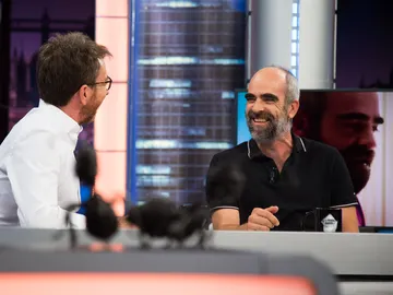 Luis Tosar define en ‘El Hormiguero 3.0’ a su personaje en su nueva película ‘Quien a hierro mata’: “Es un tío normal en una situación extraordinaria” Luis Tosar define en ‘El Hormiguero 3.0’ a su personaje en su nueva película ‘Quien a hierro mata’: “Es un tío normal en una situación extraordinaria”