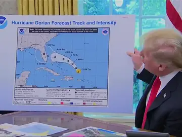Trump muestra un mapa manipulado del avance del huracán Dorian Trump muestra un mapa manipulado del avance del huracán Dorian