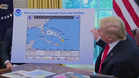 Trump muestra un mapa manipulado del avance del huracán Dorian Trump muestra un mapa manipulado del avance del huracán Dorian