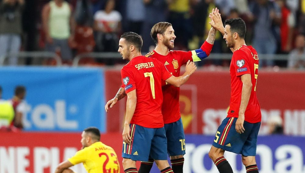 Los jugadores españoles celebran un gol