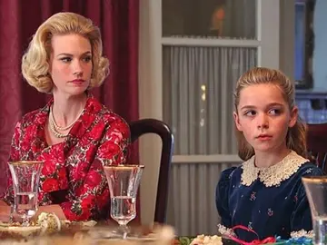 Kiernan Shipka y January Jones, Sally y Betty Draper en 'Mad Men' Kiernan Shipka y January Jones, Sally y Betty Draper en 'Mad Men'