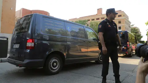 El coche fúnebre que transporta el cuerpo de la exesquiadora y medallista olímpica Blanca Fernández Ochoa El coche fúnebre que transporta el cuerpo de la exesquiadora y medallista olímpica Blanca Fernández Ochoa