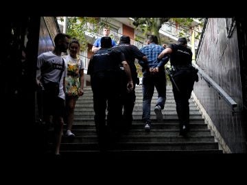 Mossos d'Esquadra en el metro