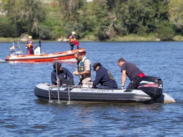 Los servicios de emergencia en las aguas del río Miño