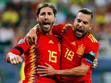 Sergio Ramos y Jordi Alba celebran un gol Sergio Ramos y Jordi Alba celebran un gol