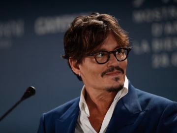 El actor Johnny Depp, en la rueda de prensa de 'Waiting for the barbarians', a concurso en la Mostra 2019