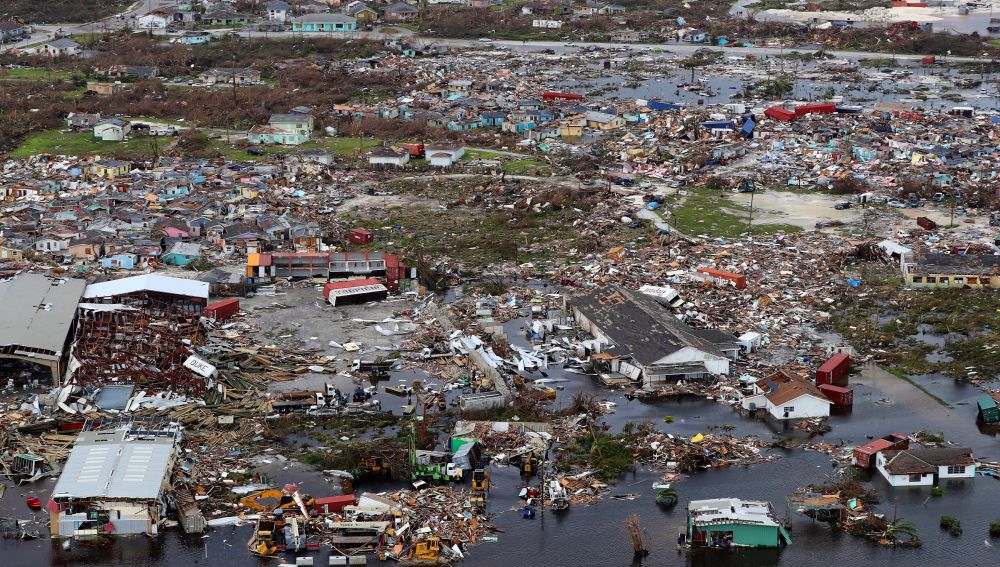 Destrozos en Bahamas tras el paso del huracán