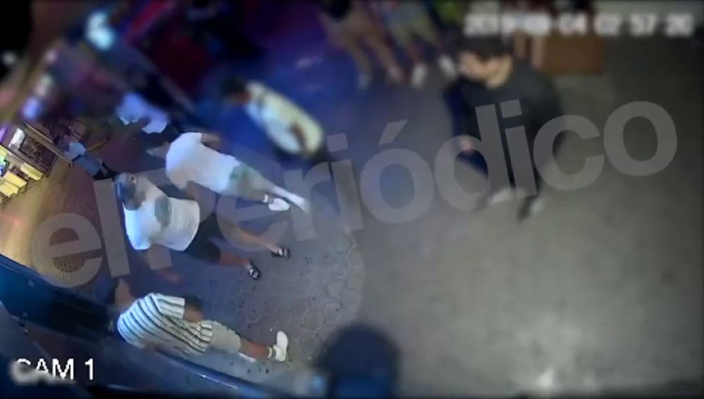 Nuevas imágenes de la huida de los agresores que apuñalaron mortalmente a una joven en Barcelona