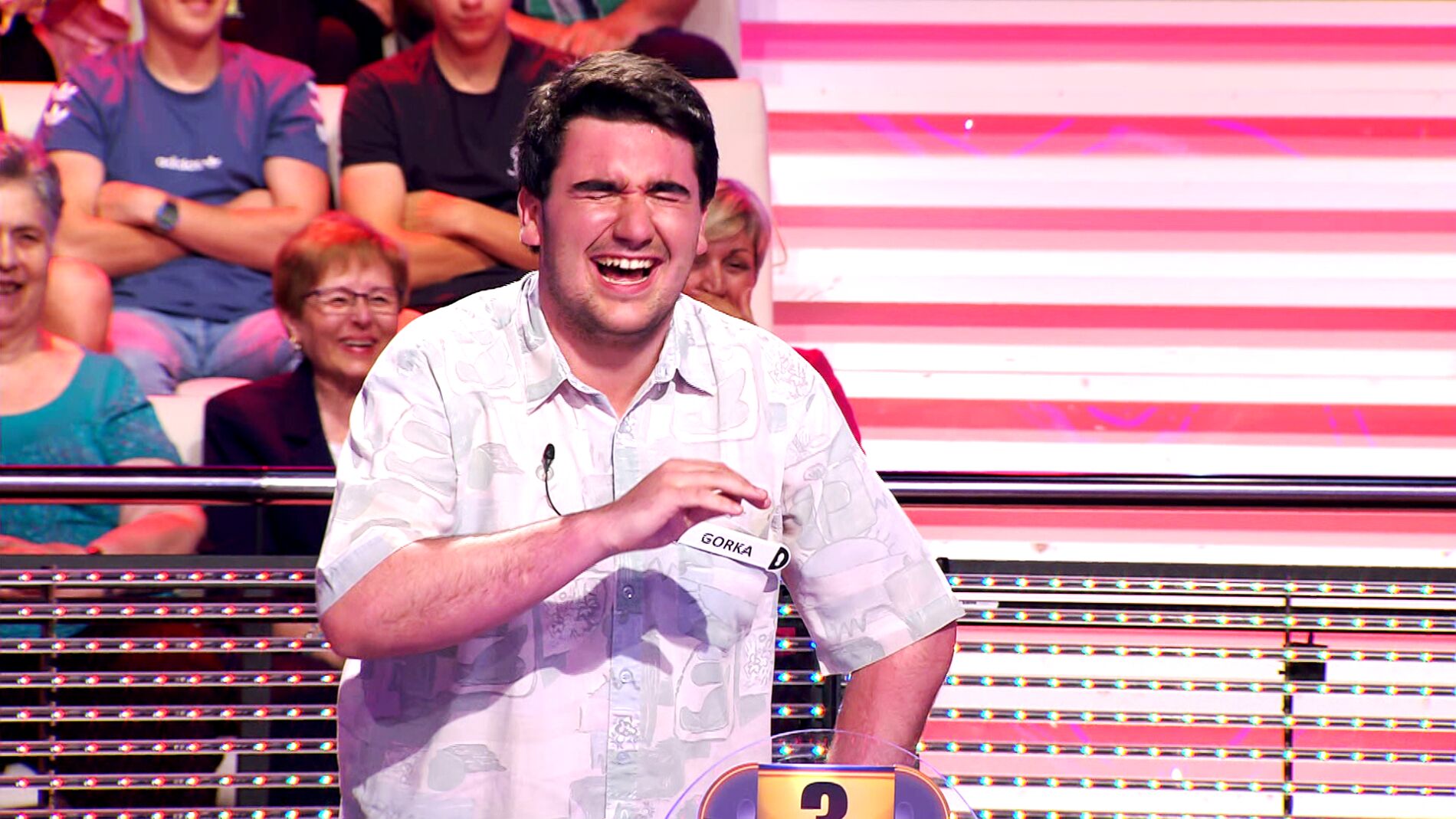 El ataque de risa del concursante m&aacute;s 'beb&eacute;' de '&iexcl;Ahora caigo!'