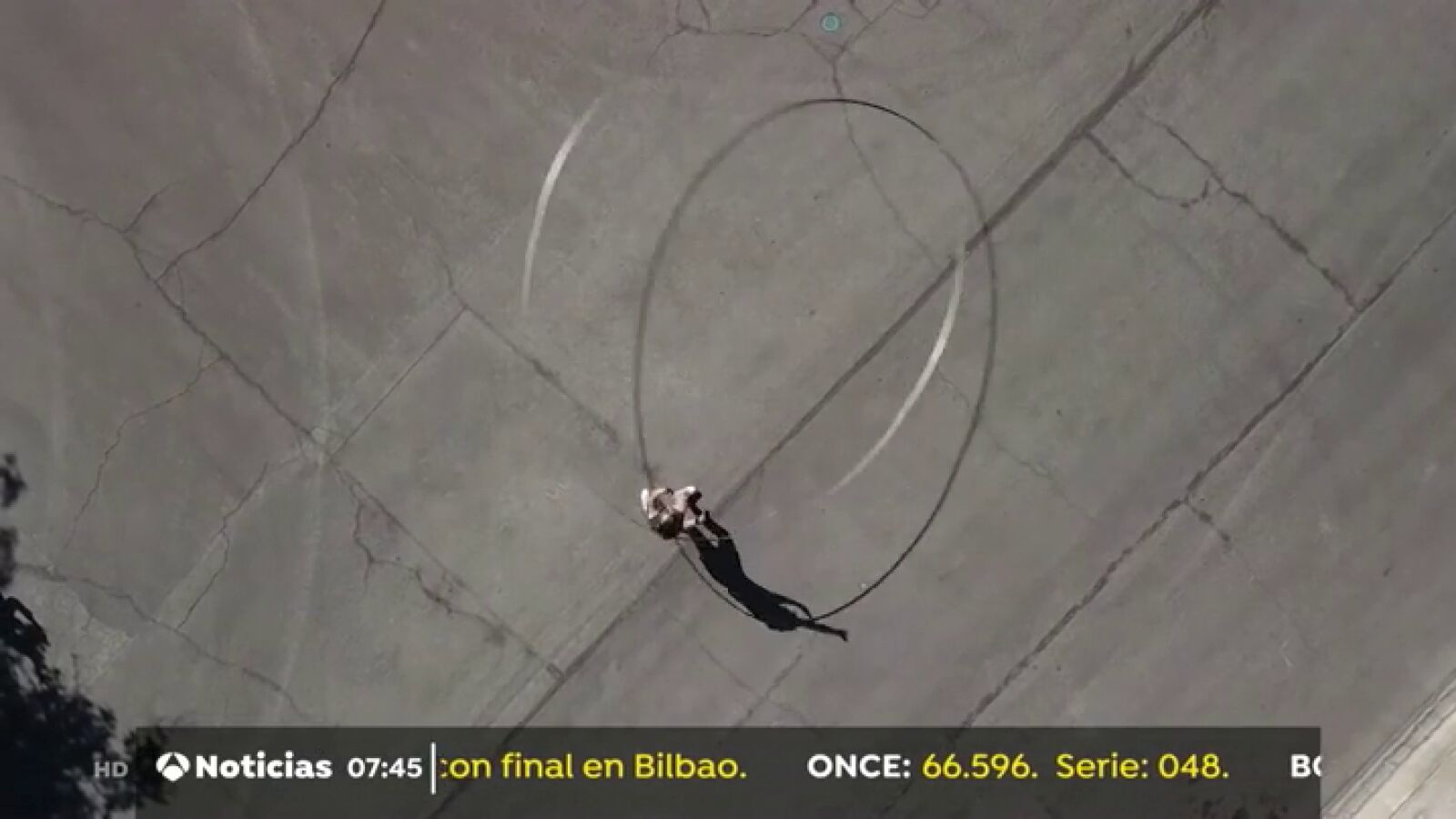 Hacer girar un hula hoop de titanio de cinco metros, entre los nuevos récords del libro Guinness