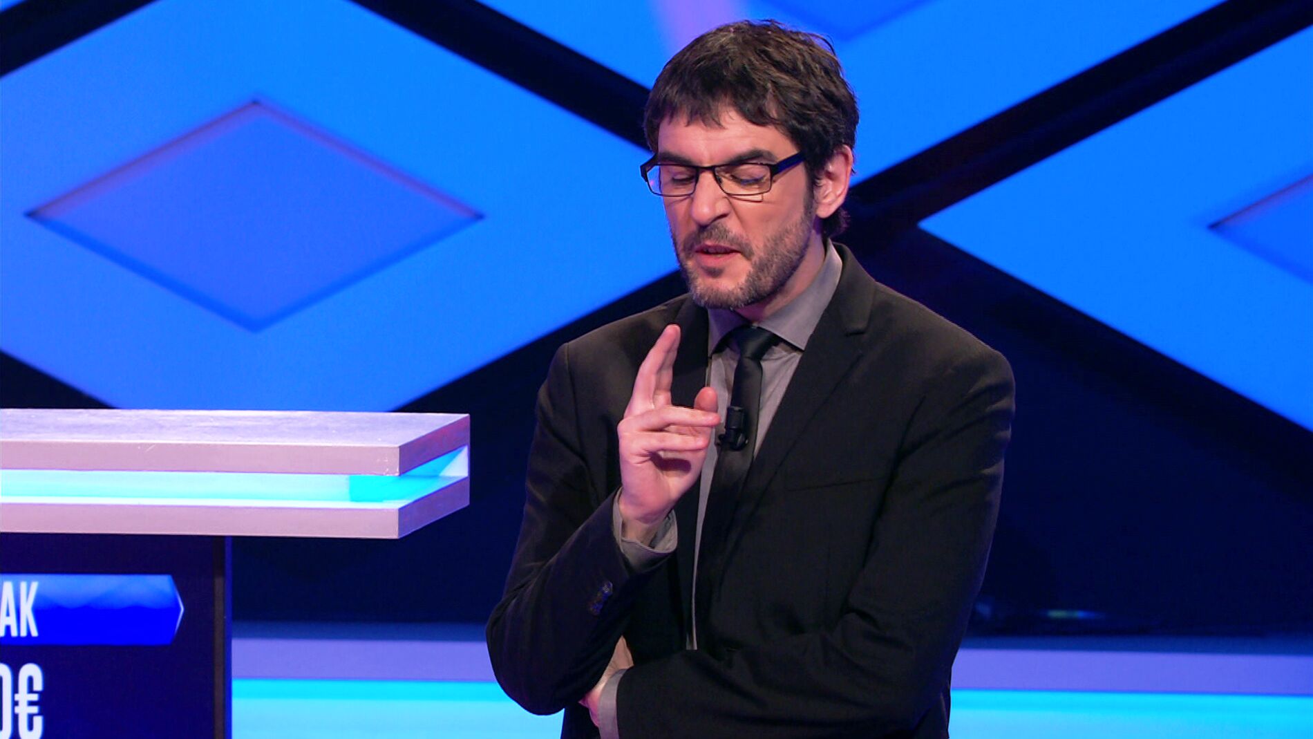 El extra&ntilde;o comportamiento de Juanra Bonet en '&iexcl;Boom!' tras una pregunta sobre los gorilas