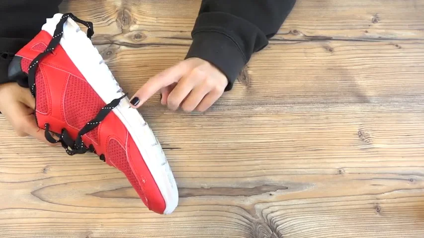 Cómo hacer que todos tus zapatos dejen de hacer ruido al caminar por apenas 1€ Cómo hacer que todos tus zapatos dejen de hacer ruido al caminar por apenas 1€