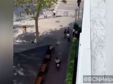 Intentan apuñalar a un turista para robarle la maleta en Barcelona Intentan apuñalar a un turista para robarle la maleta en Barcelona