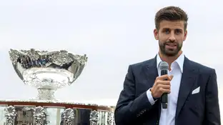 Gerard Piqué, junto a la Copa Davis Gerard Piqué, junto a la Copa Davis