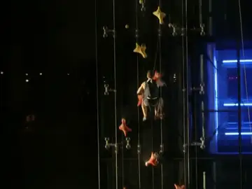 HOMBRE ASCENSOR HOMBRE ASCENSOR