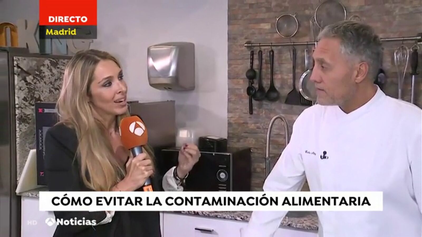 El chef Carlos Nuñez desaconseja el uso del trapo y utensilios de madera en la cocina para evitar la contaminación alimentaria
