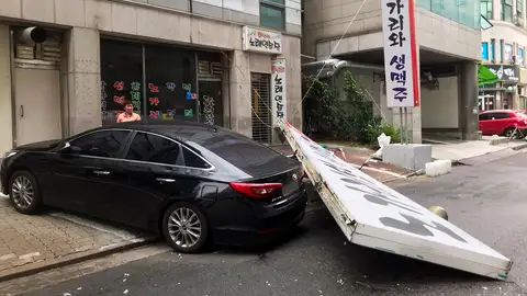 Daños a causa del tifón Lingling en Corea del Sur Daños a causa del tifón Lingling en Corea del Sur
