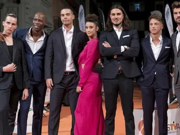 El equipo de 'Toy boy', arropado por el público, arrasa en la premiere en el FesTVal de Vitoria El equipo de 'Toy boy', arropado por el público, arrasa en la premiere en el FesTVal de Vitoria