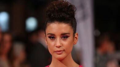 El explosivo vestido fucsia de María Pedraza para el FesTVal de Vitoria