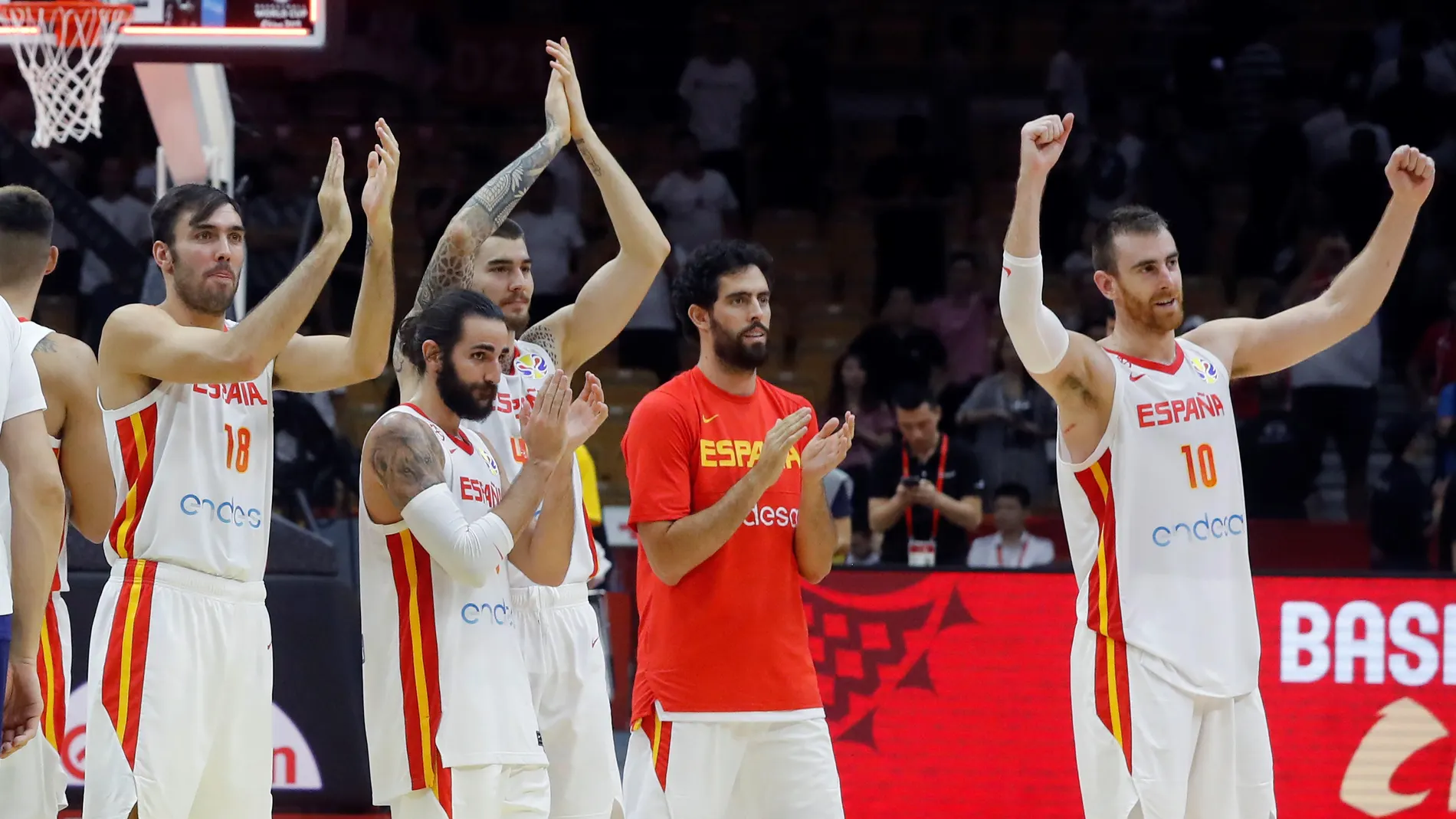 Los jugadores de la selección española celebran la victoria conseguida ante Serbia, Los jugadores de la selección española celebran la victoria conseguida ante Serbia,