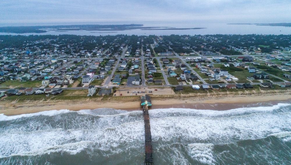 Un muelle de pesca en Kill Devil Hills tras el paso de Dorian