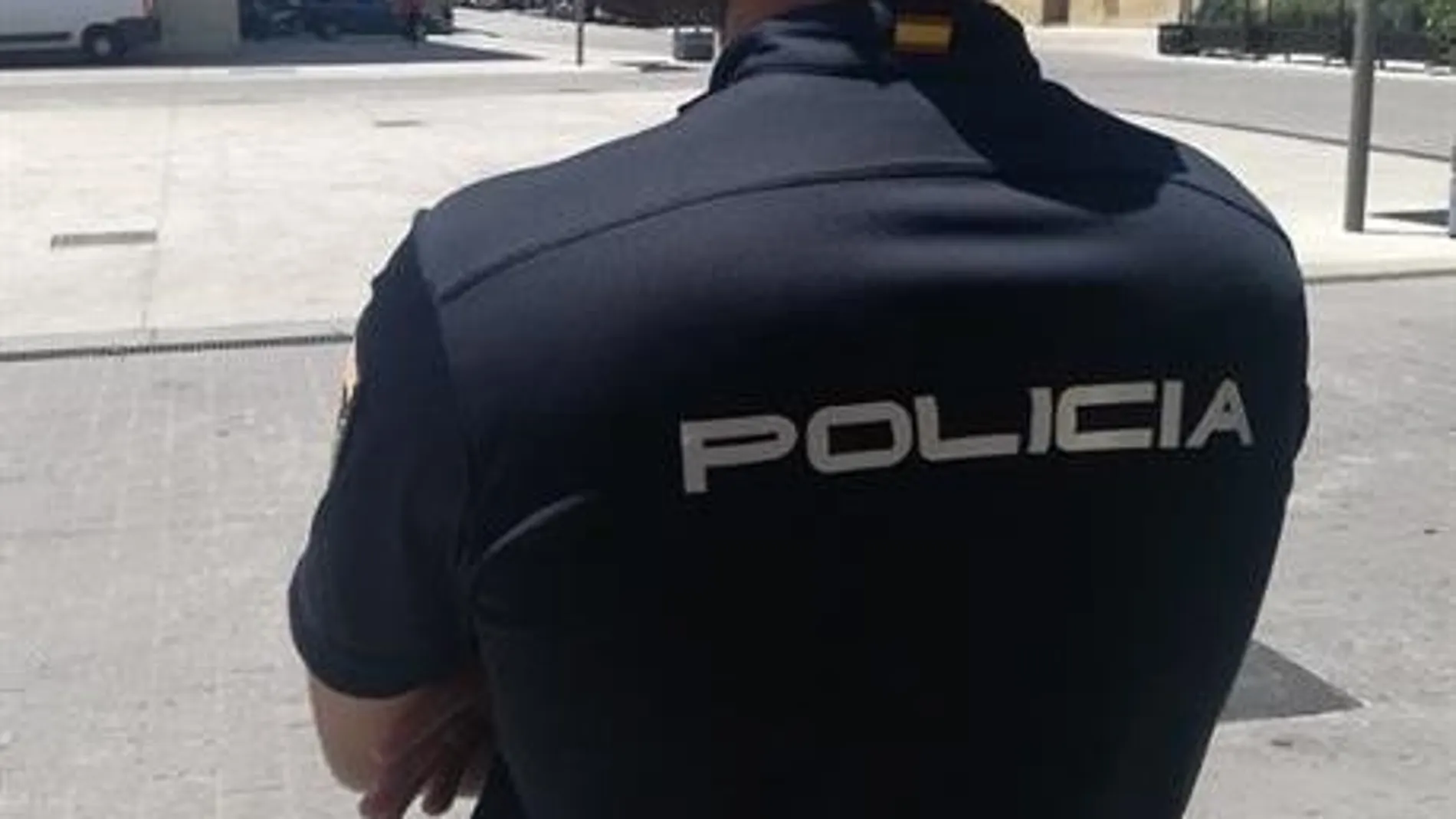 Imagen de archivo de un agente de la Policía Nacional Imagen de archivo de un agente de la Policía Nacional