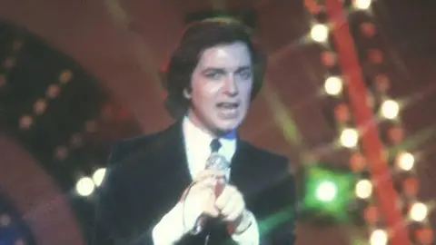 Camilo Sesto durante una actuación Camilo Sesto durante una actuación